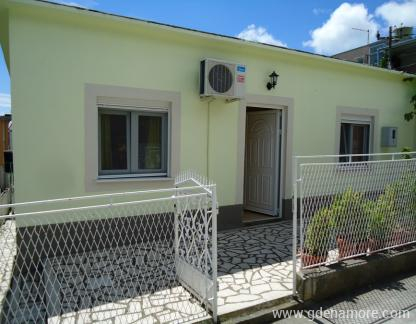 Kuca , privatni sme&scaron;taj u mestu Sutomore, Crna Gora